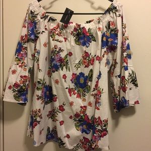 Women’s floral top 🌺